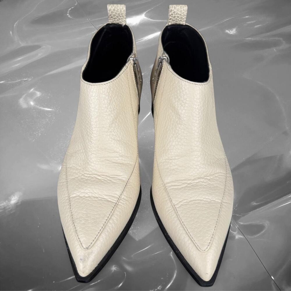 Everlane “The Boss Bootie” cream leather pointed toe ankle boots Italy size 7